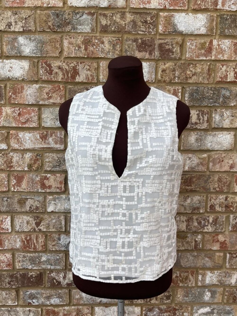 Alexis white sleeveless cotton top with embroidery size s